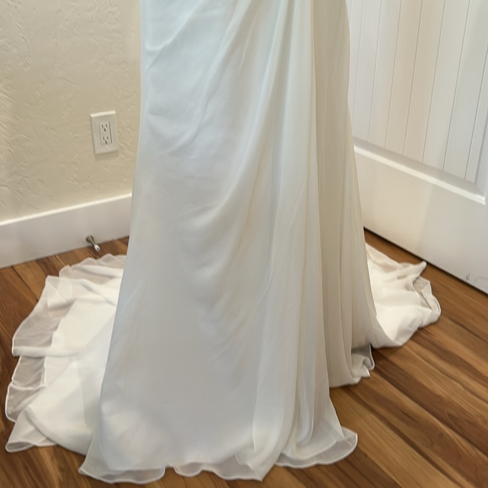David’s Bridal - Brand New Wedding Gown - Size 6 CG - Picture 7 of 11